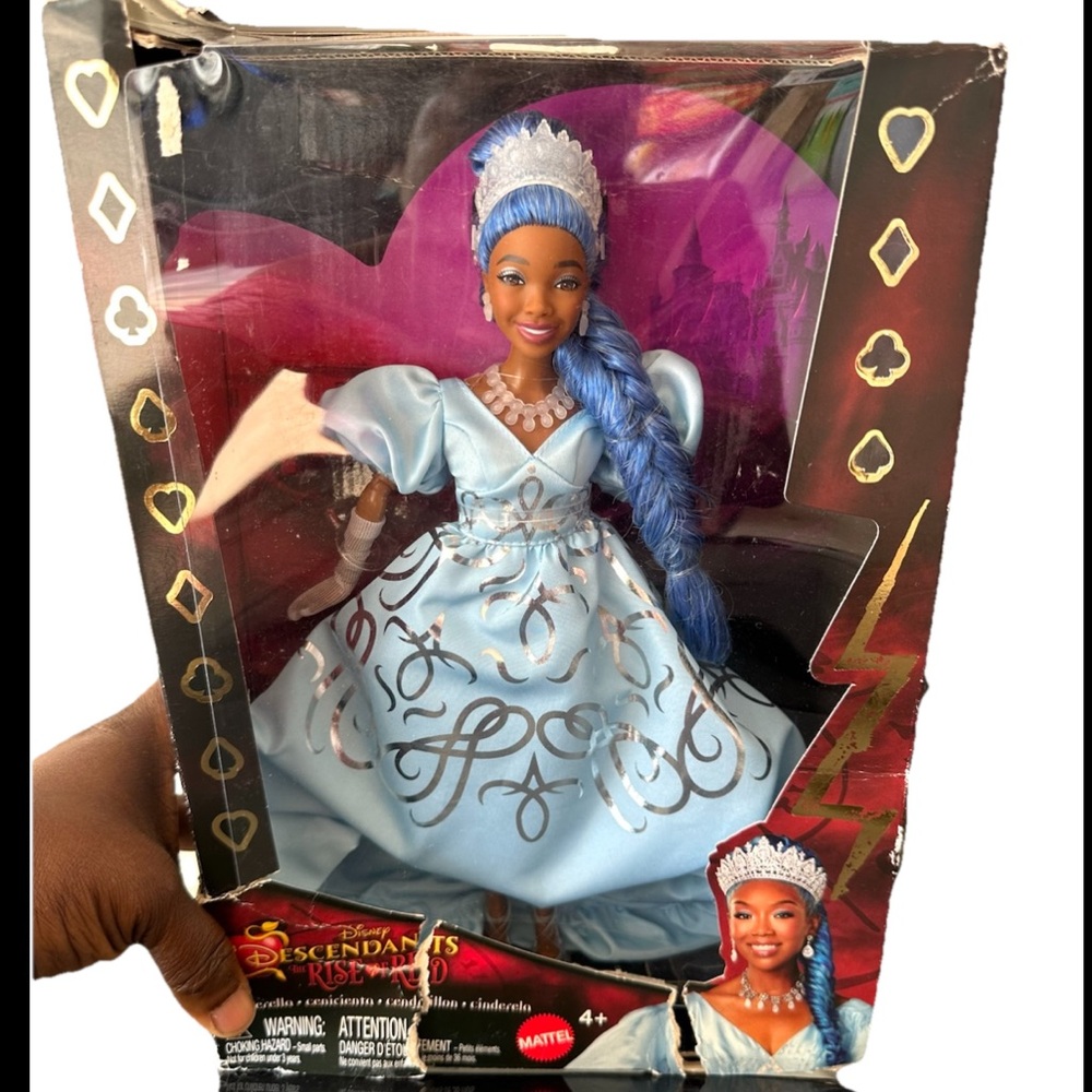 Disney Descendants The Rise of Red‎ Queen Cinderella 11" Doll Royal Gown NEW
